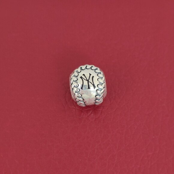 Pandora New York Yankees Baseball Charm S925 Silver with box - Picture 1 of 7